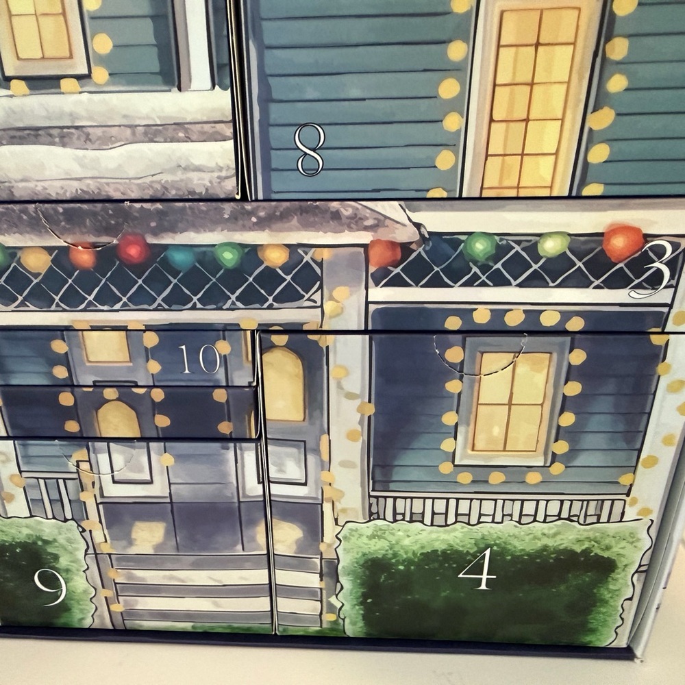 Gilmore Girls Holiday House Advent Calendar - Picture 8 of 14